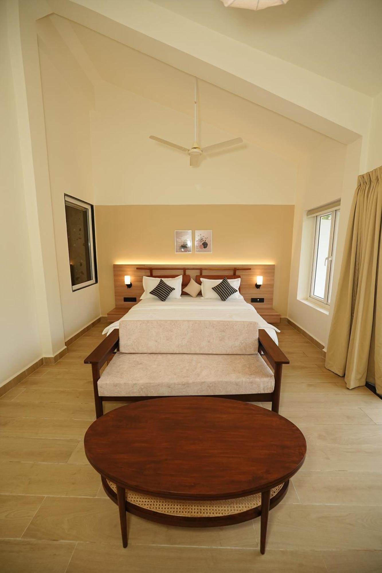 Anjuna Beach Resort Bagian luar foto