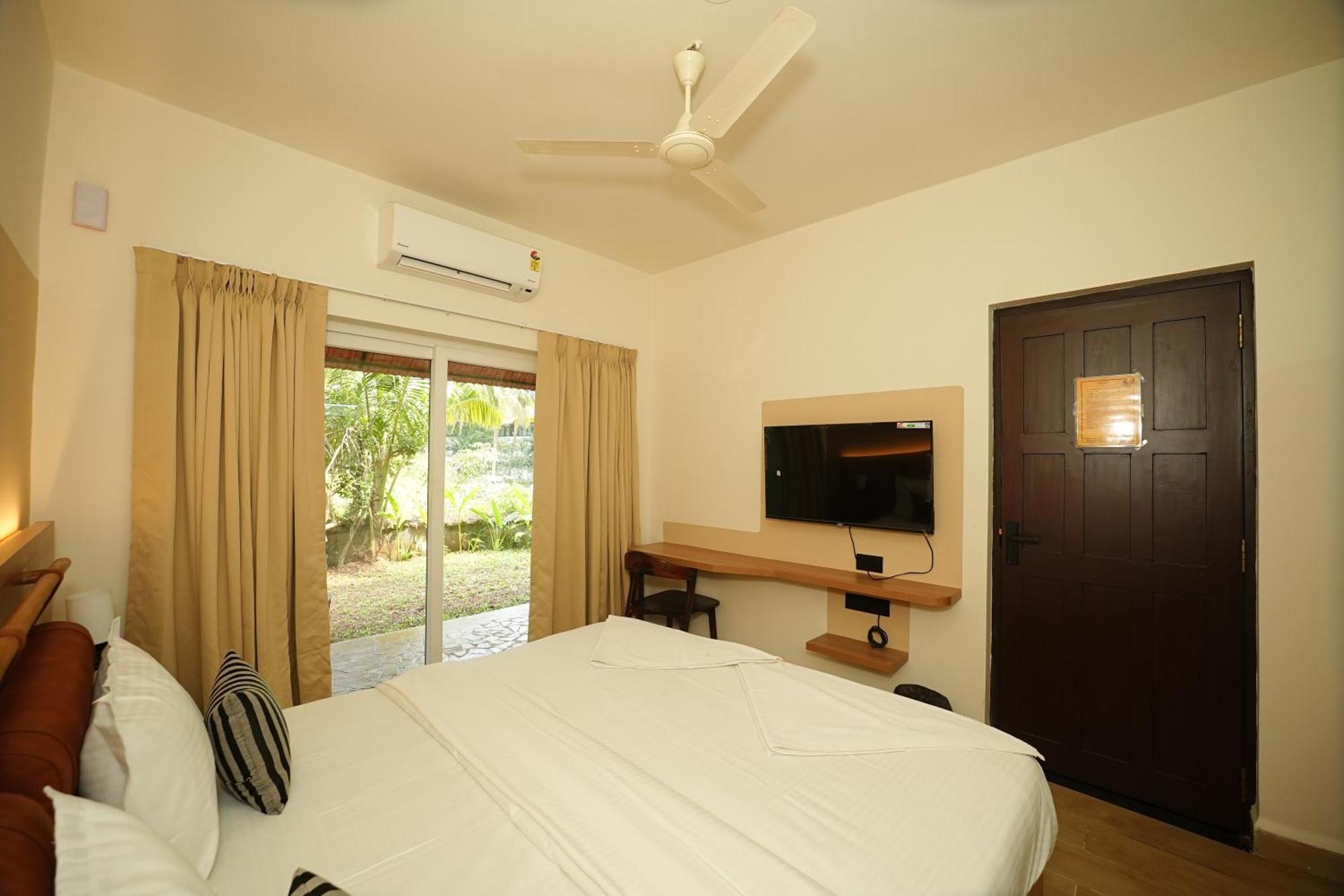 Anjuna Beach Resort Bagian luar foto