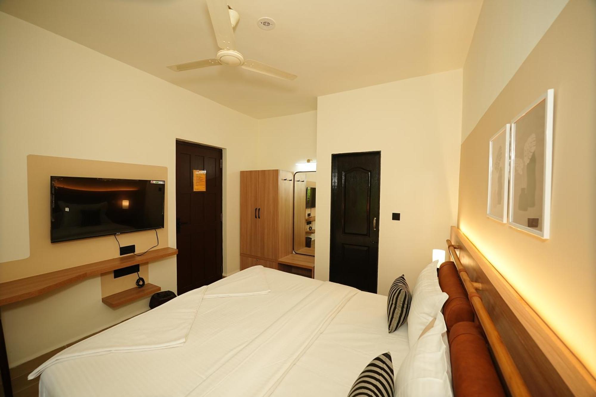 Anjuna Beach Resort Bagian luar foto