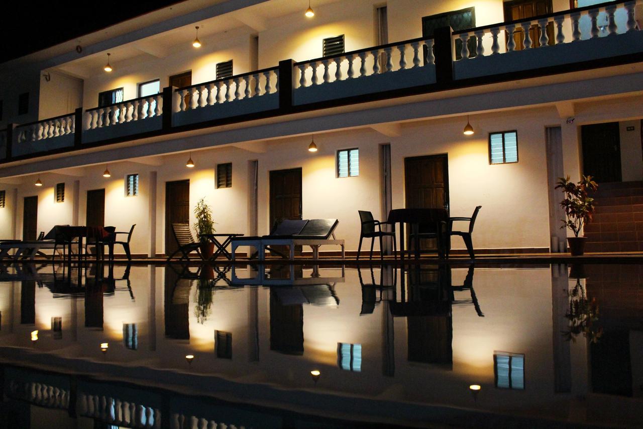 Anjuna Beach Resort Bagian luar foto